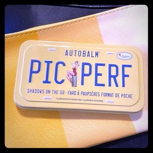 Auto balm Pic-Perf eyeshadow palette New
